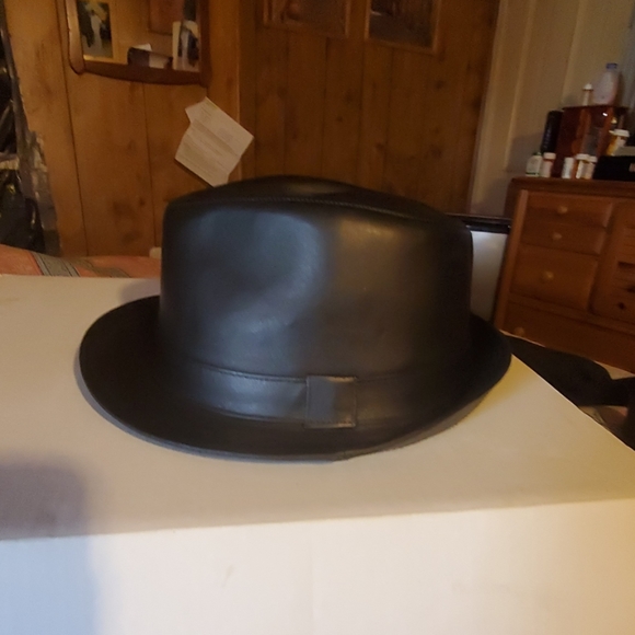 Leather hat - Picture 2 of 2